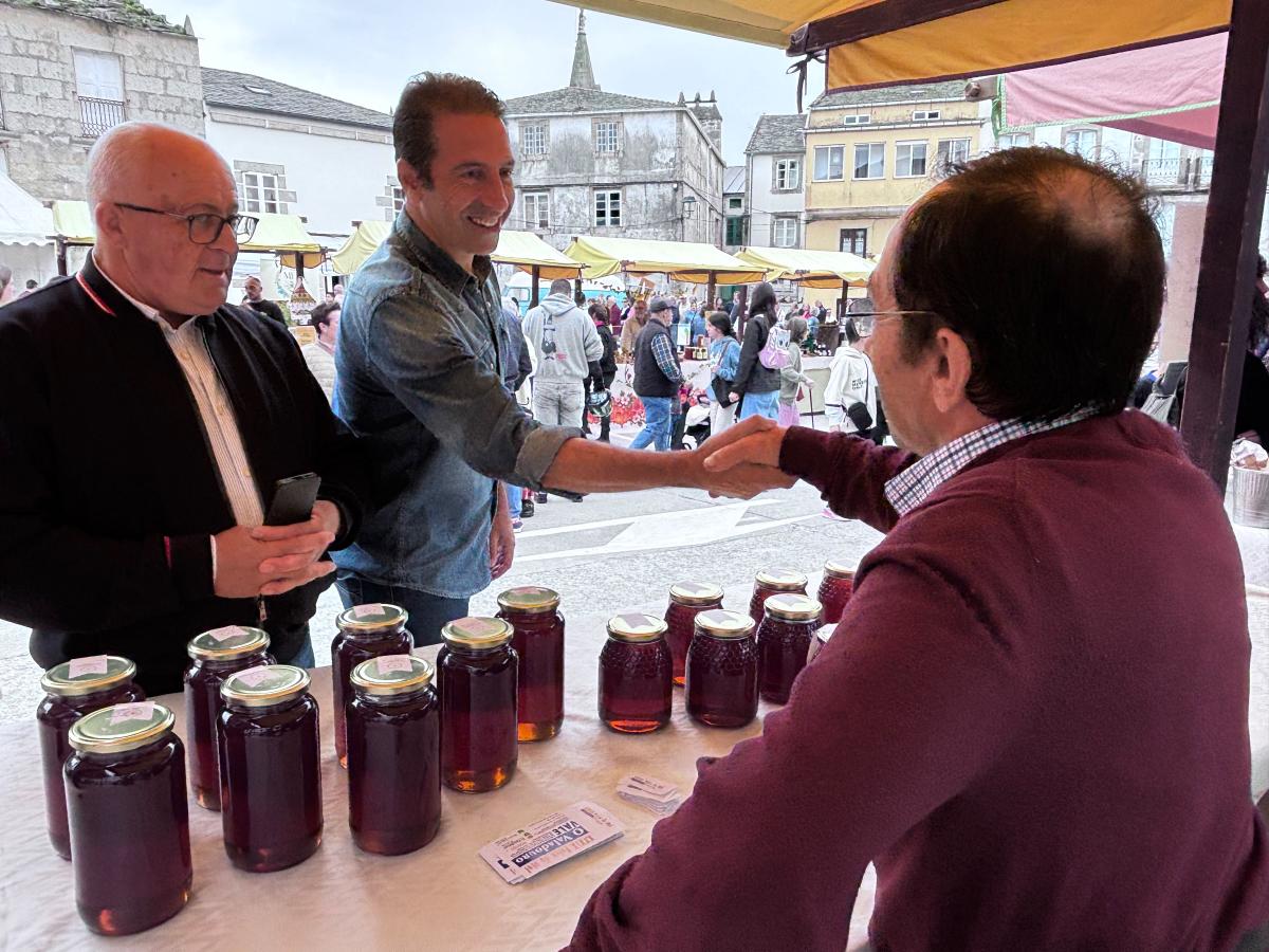 La 39ª Feira do Mel de O Valadouro impulsa la apicultura gallega y la economía local
